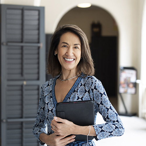 TANYA HOUGH 何青霞